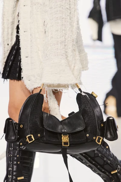 Look 28